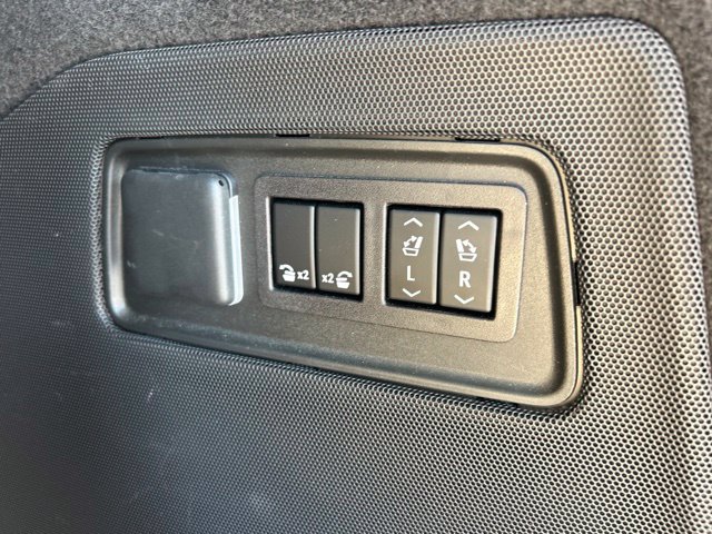 Used 2023 Cadillac Escalade Premium Luxury w/ Performance Package RWD image 26