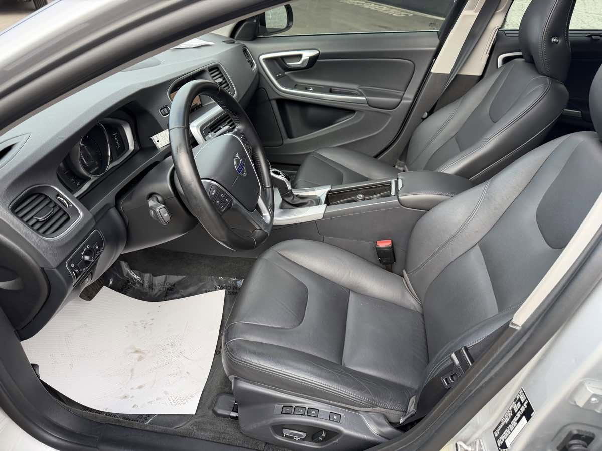 Used 2017 Volvo S60 T5 Inscription image 10