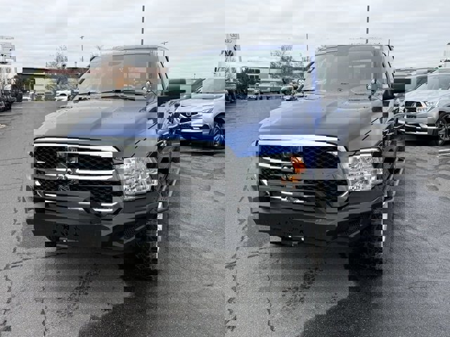 Used 2019 RAM 1500 Classic SLT w/ Luxury Group image 10