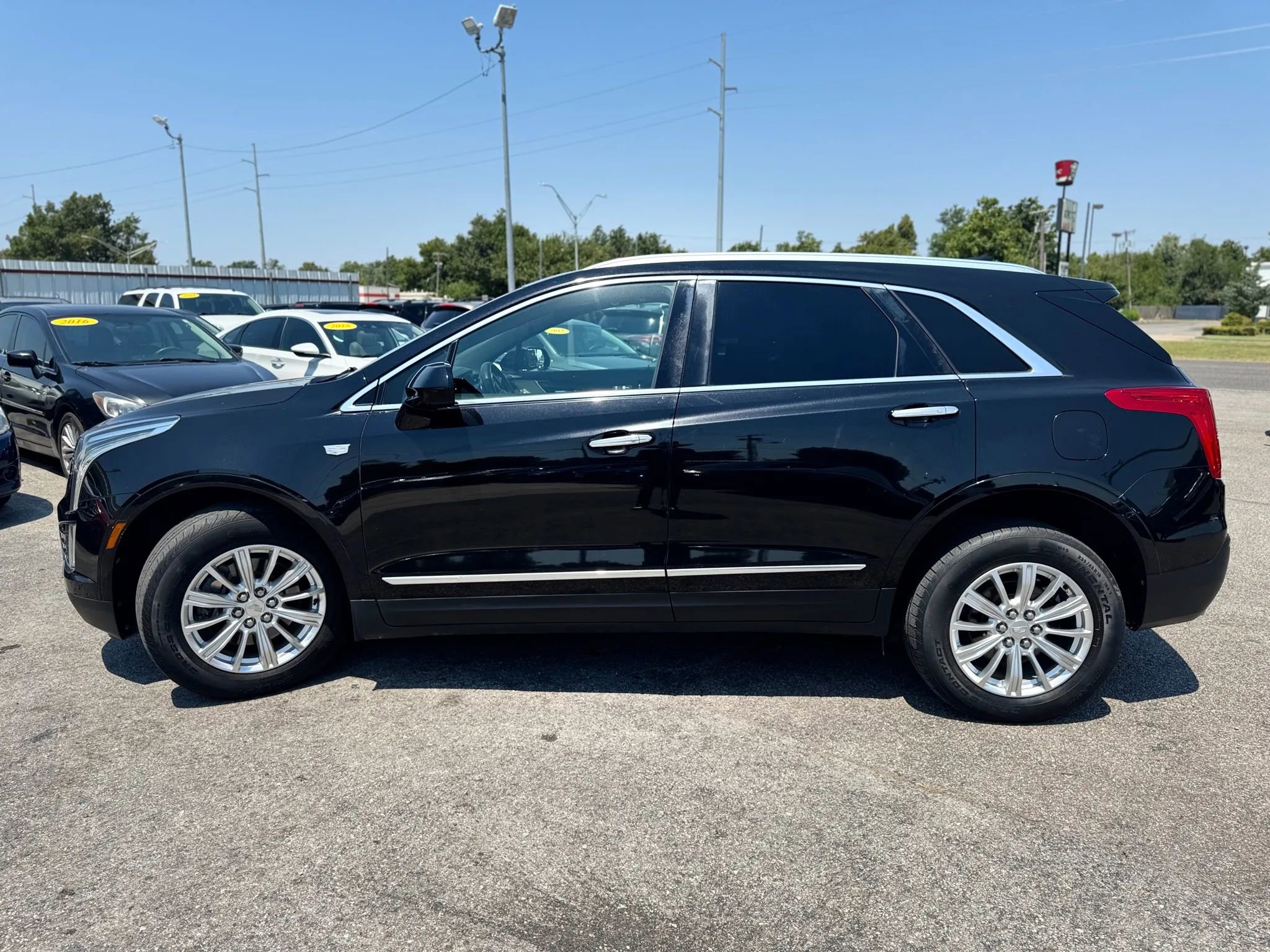 Used 2017 Cadillac XT5 Sport Utility 4D FWD image 6