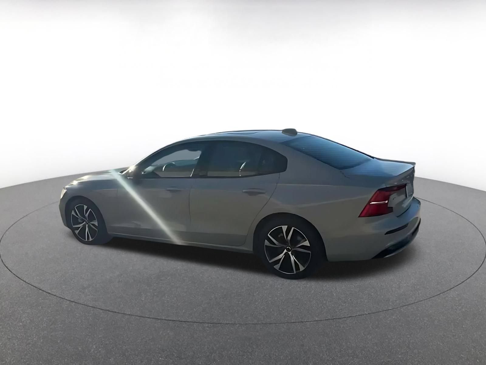 Used 2024 Volvo S60 B5 Core FWD image 9