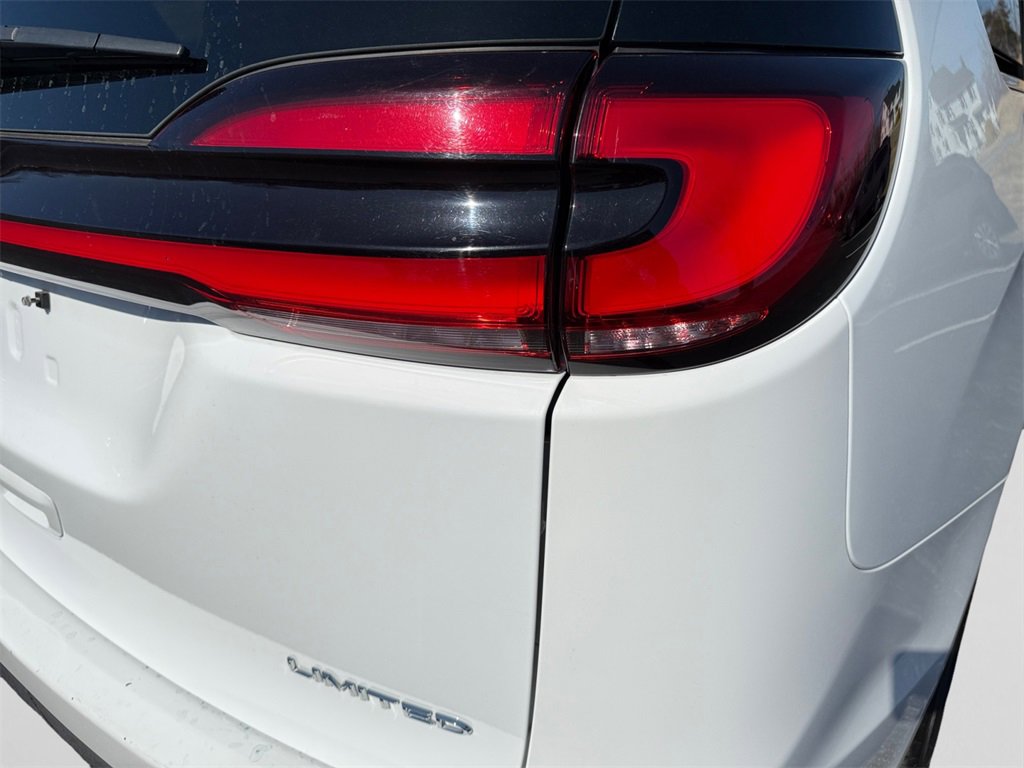 Certified 2023 Chrysler Pacifica Limited image 26