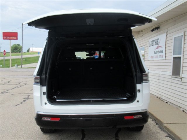 Used 2024 Jeep Grand Wagoneer L Series III AWD/4WD image 9