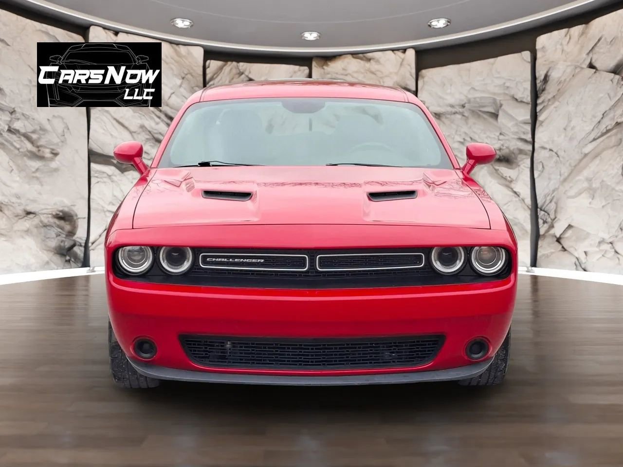 Used 2015 Dodge Challenger SXT image 2