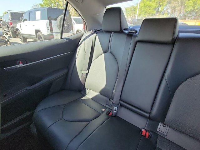 Used 2021 Toyota Camry XLE w/ Navigation Upgrade Package image 4