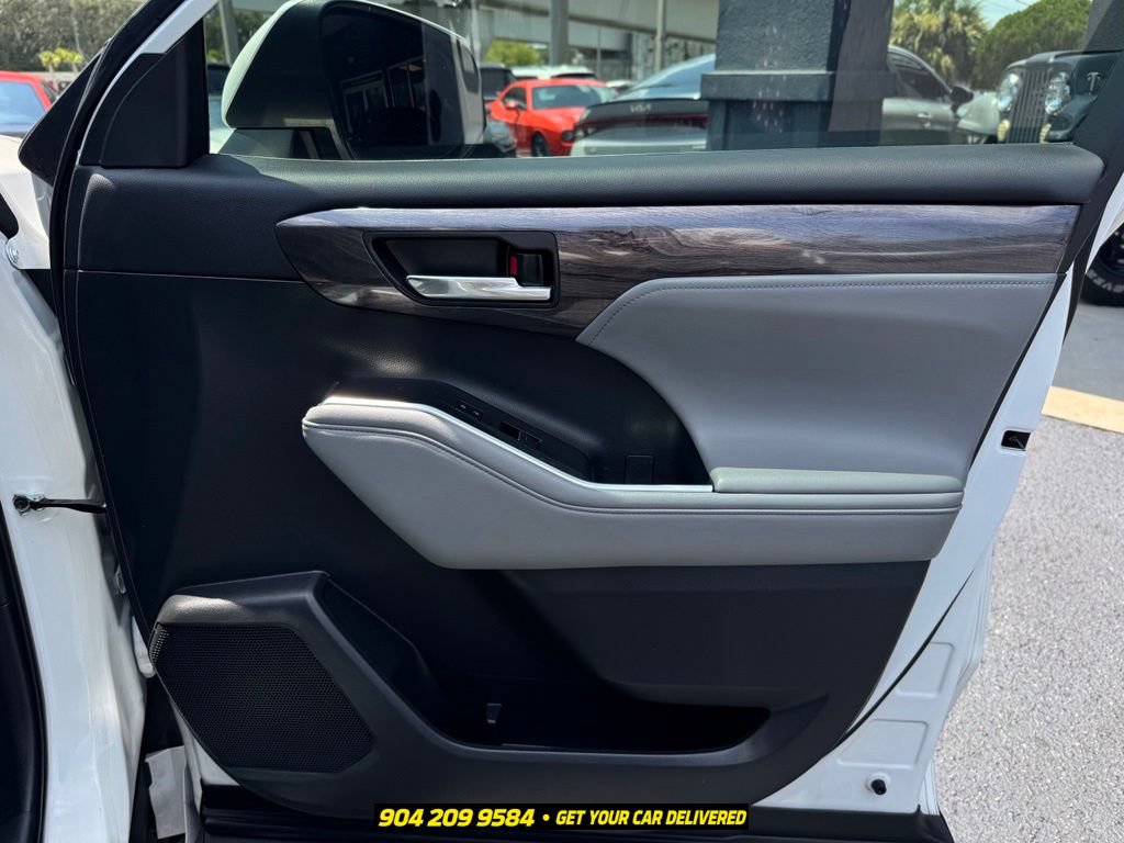 Used 2021 Toyota Highlander Limited FWD image 41