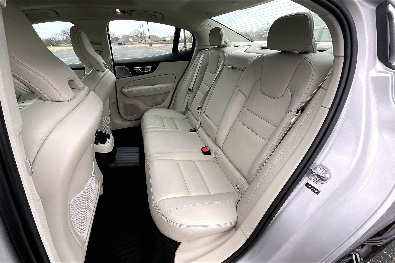 Used 2022 Volvo S60 T8 Inscription image 18