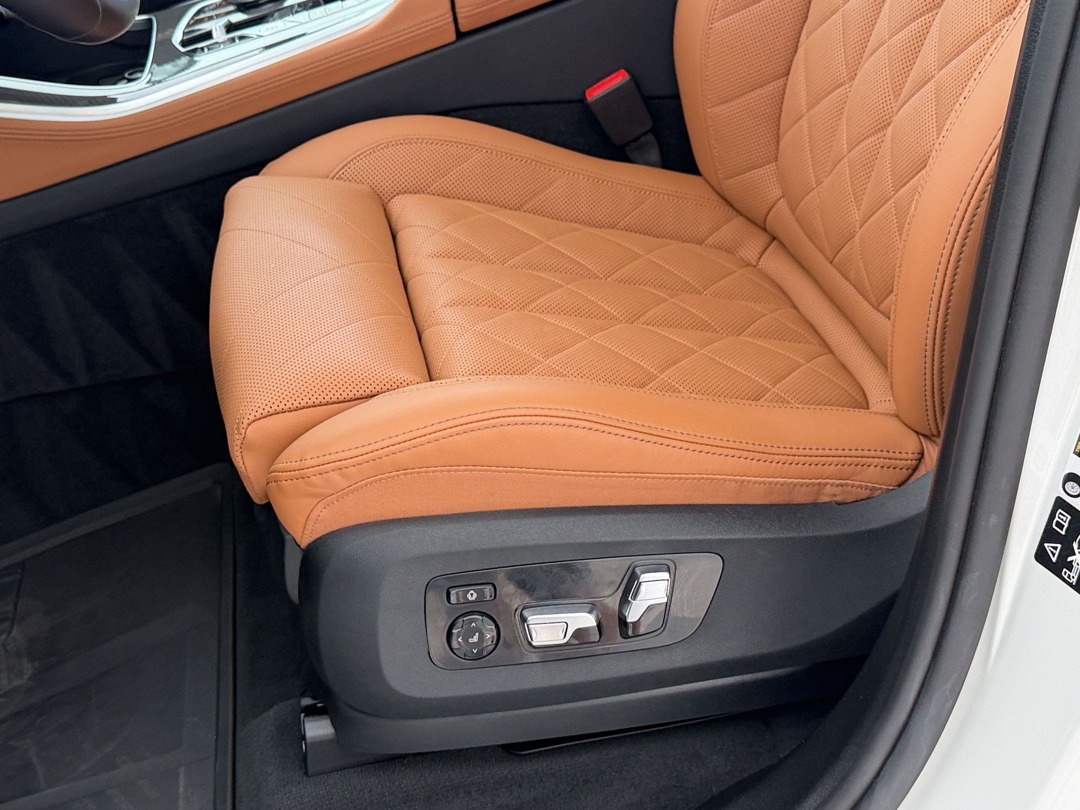 Certified 2025 BMW X5 M60i w/ Climate Comfort Package AWD/4WD image 15