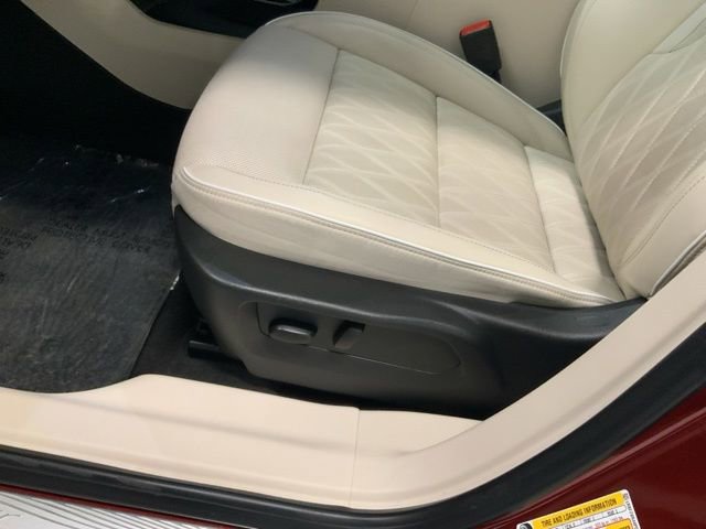 Used 2023 Buick Envision Avenir image 18