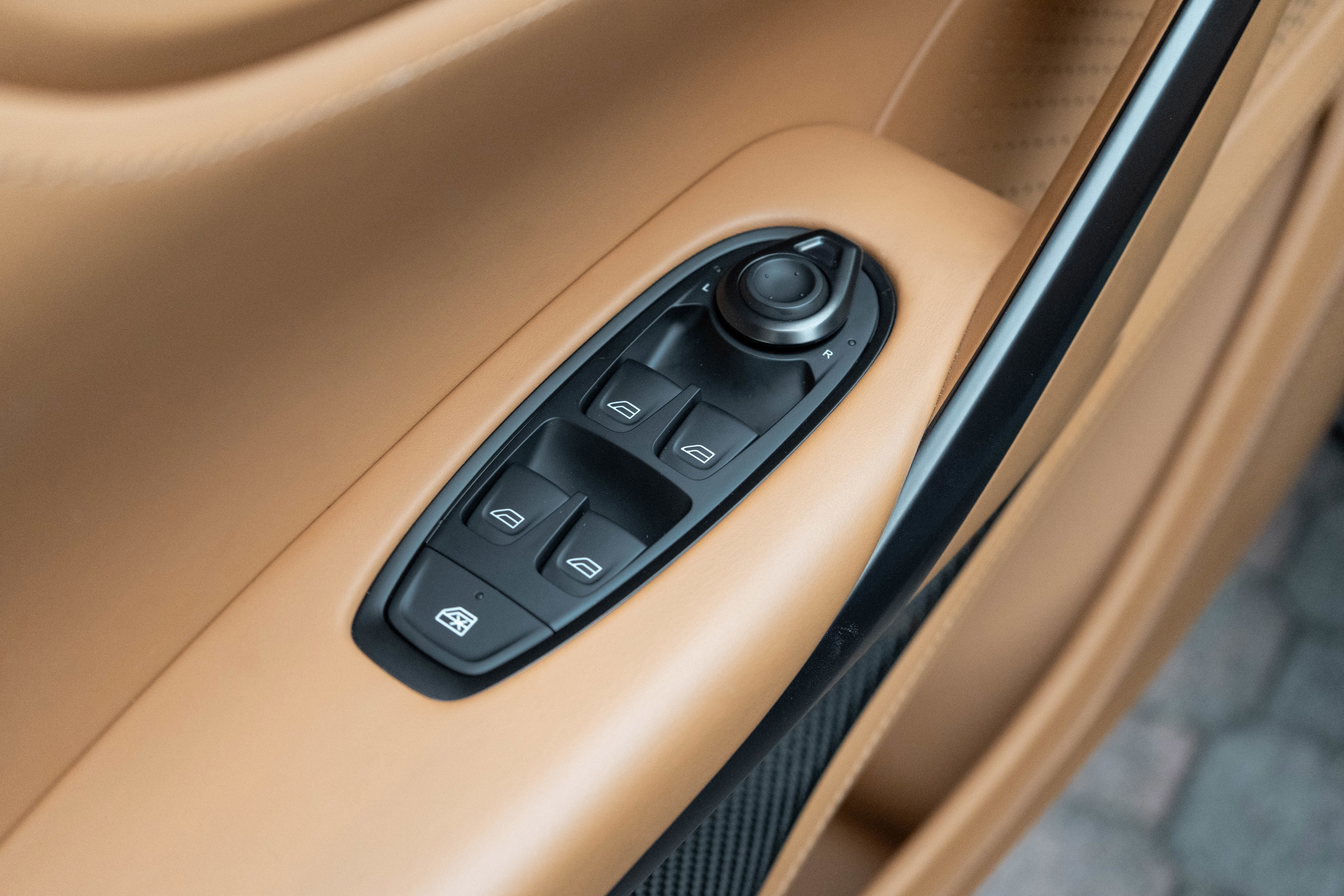 Used 2024 Aston Martin DBX 707 image 16