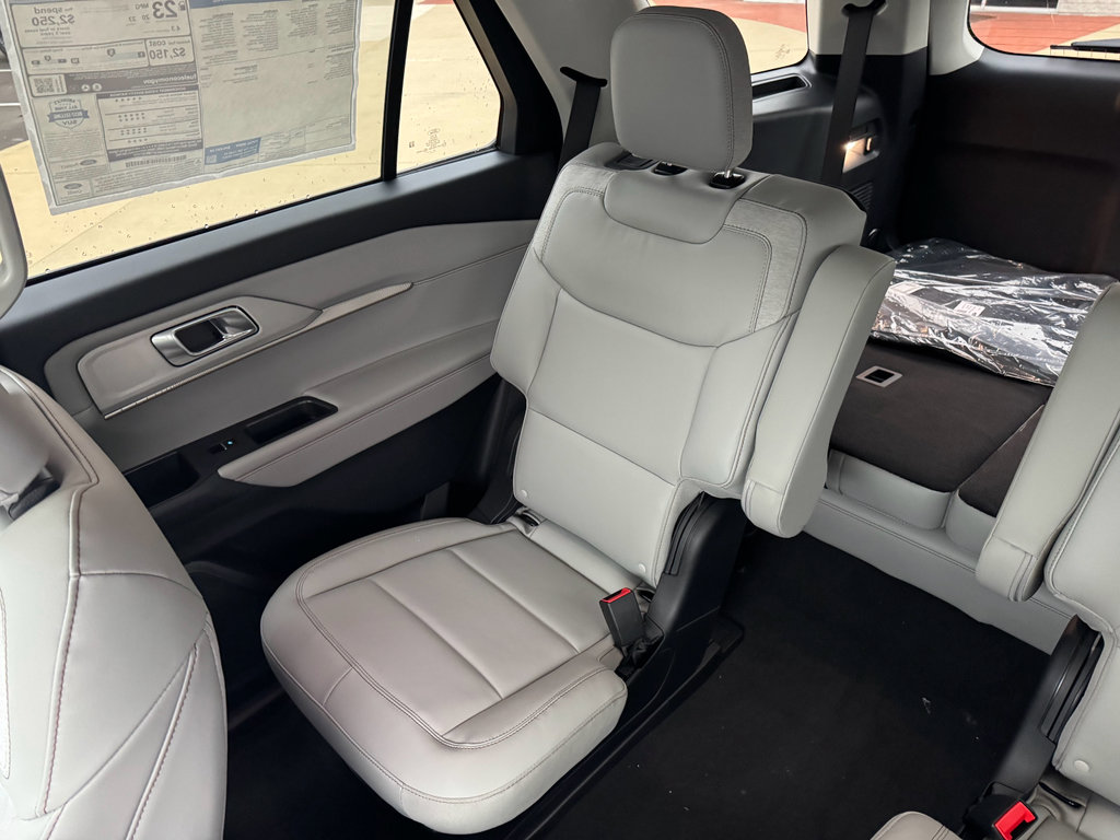 New 2026 Ford Explorer Active image 31