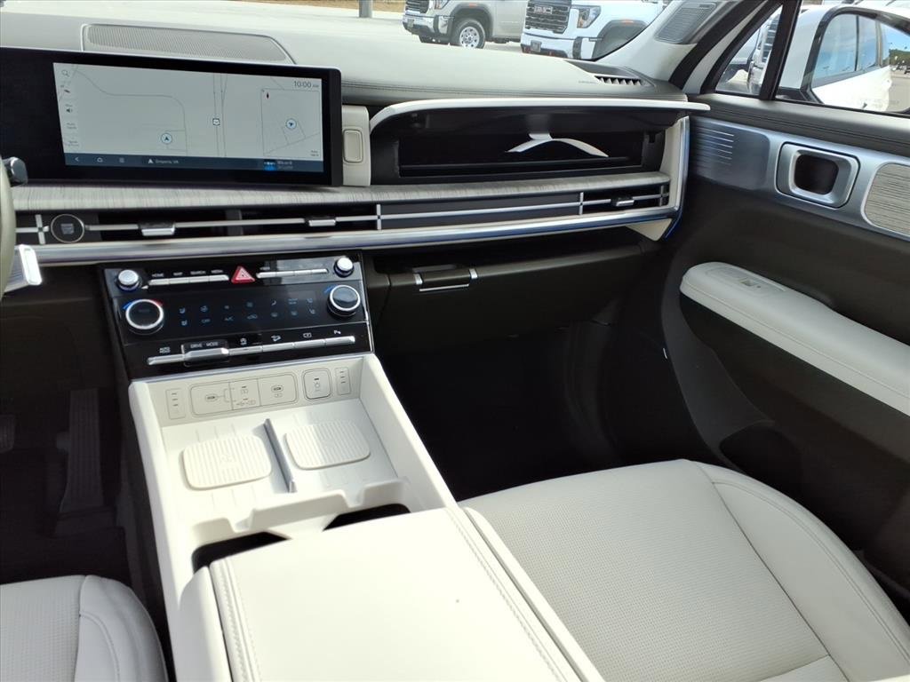 Used 2025 Hyundai Santa Fe Calligraphy image 8