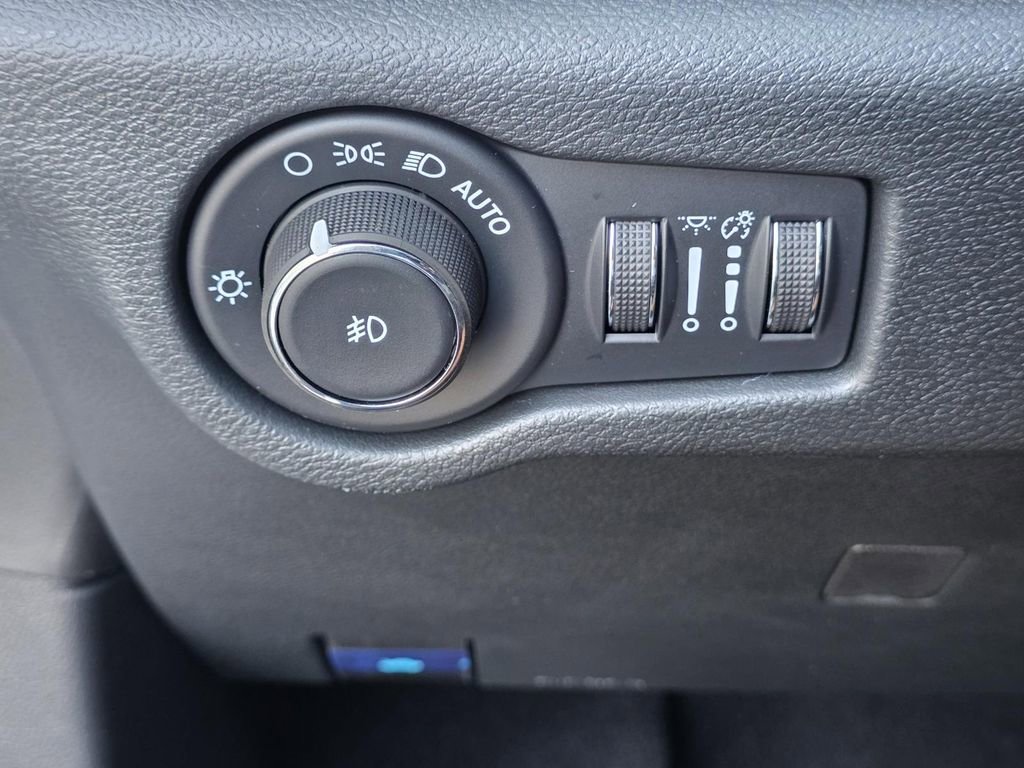 New 2026 Chrysler Pacifica Limited w/ Uconnect Theater Family Group image 37