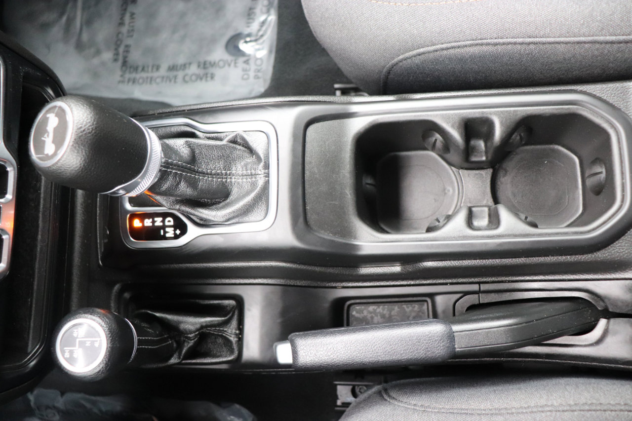 Used 2024 Jeep Wrangler Sahara image 35