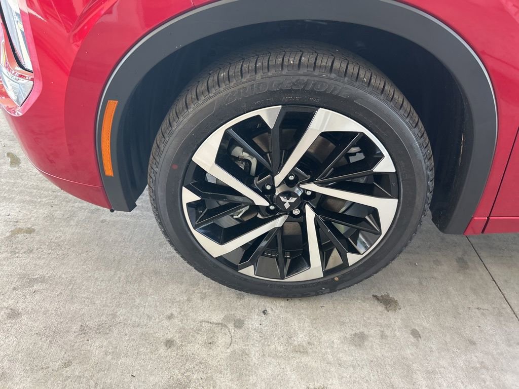 New 2025 Mitsubishi Outlander SEL image 14