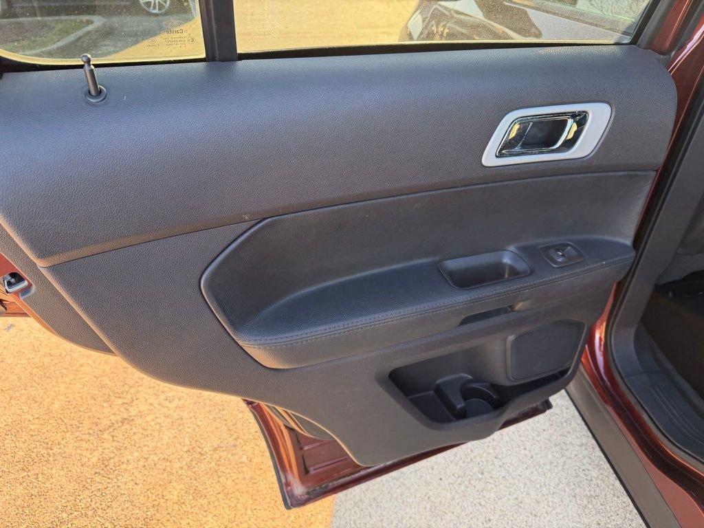 Used 2015 Ford Explorer XLT w/ Equipment Group 202B image 13