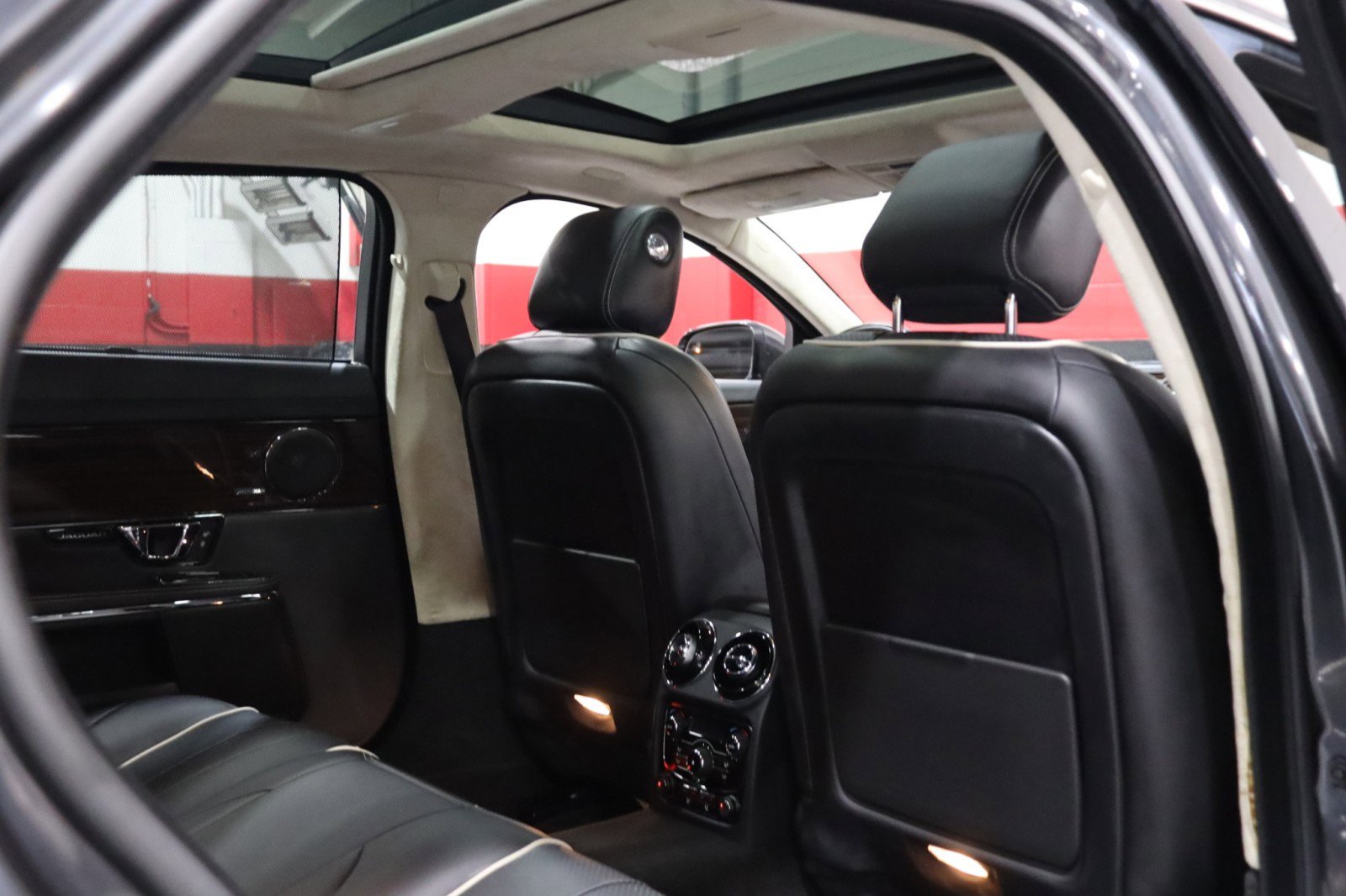 Used 2014 Jaguar XJ L Portfolio image 46