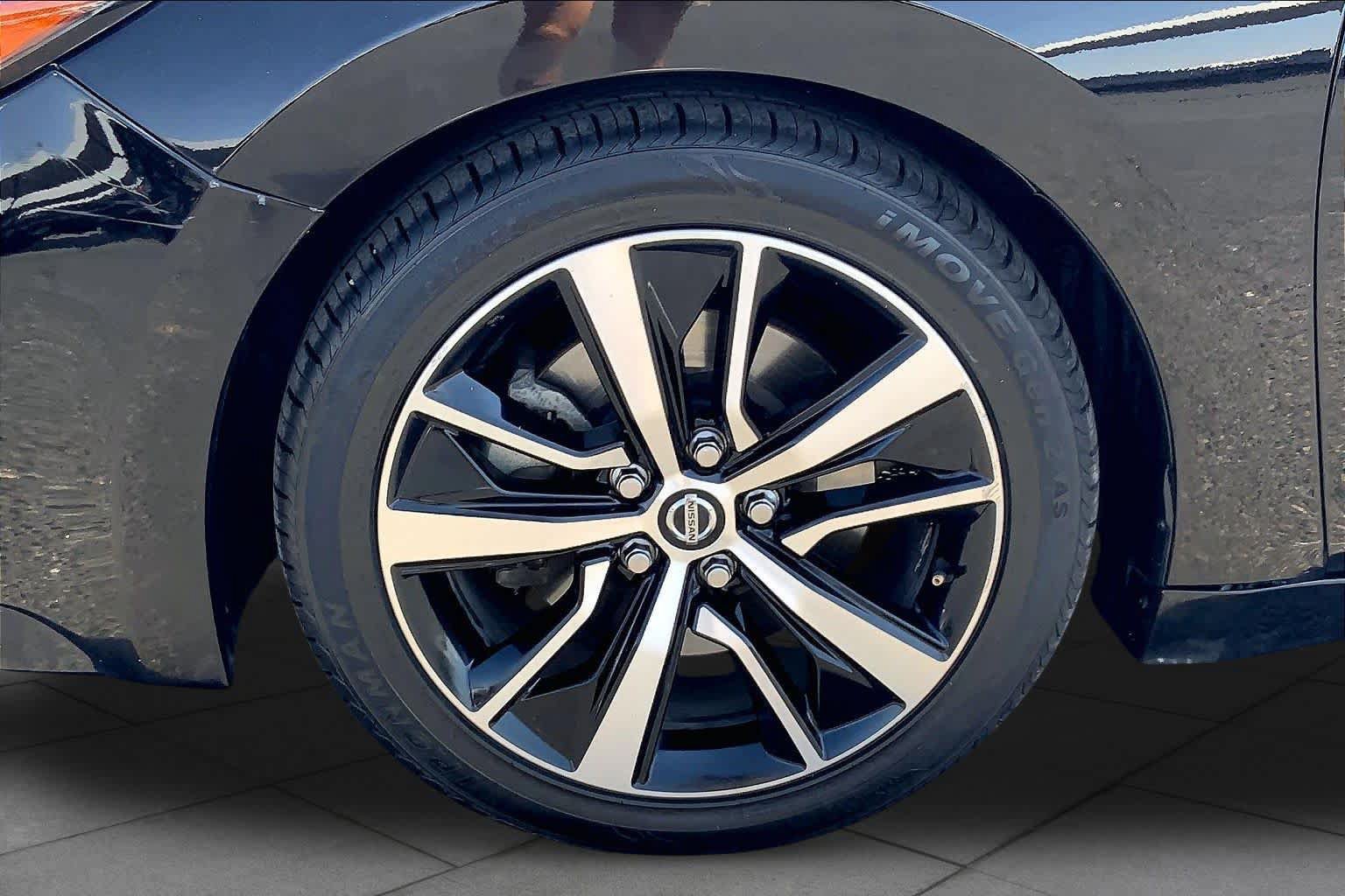 Used 2022 Nissan Maxima SV w/ Floor Mat Group FWD image 11