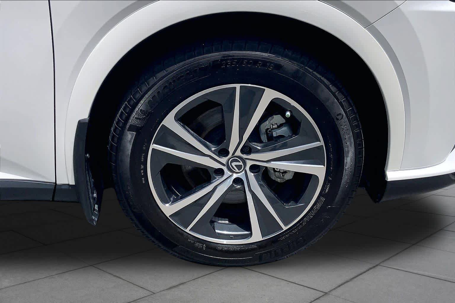 Used 2024 Lexus RX 350 Premium w/ Accessory Package (Z1) FWD image 11