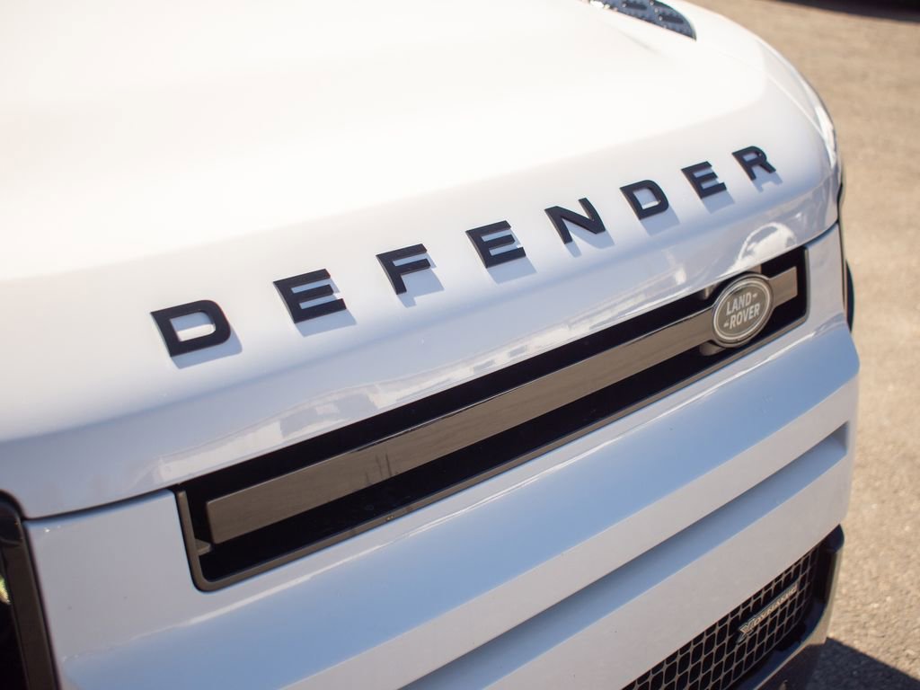 Used 2023 Land Rover Defender 110 X-Dynamic SE image 18