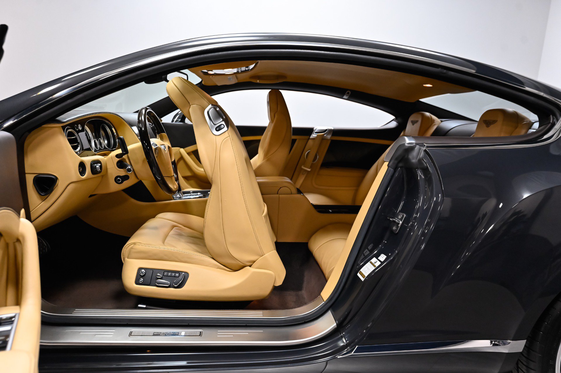 Used 2015 Bentley Continental GT AWD/4WD image 46