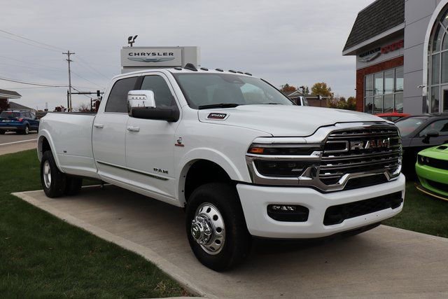 Used 2025 RAM 3500 Limited w/ Max Tow Package image 4