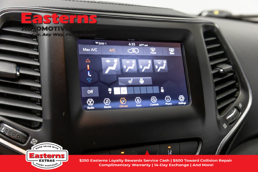 Used 2021 Jeep Cherokee Latitude Plus AWD/4WD image 19