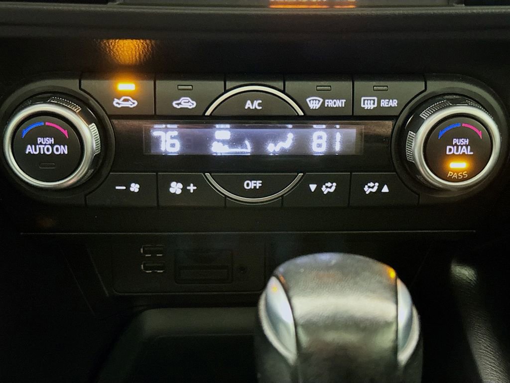 Used 2018 MAZDA MAZDA3 Grand Touring w/ Premium Equipment Package image 13