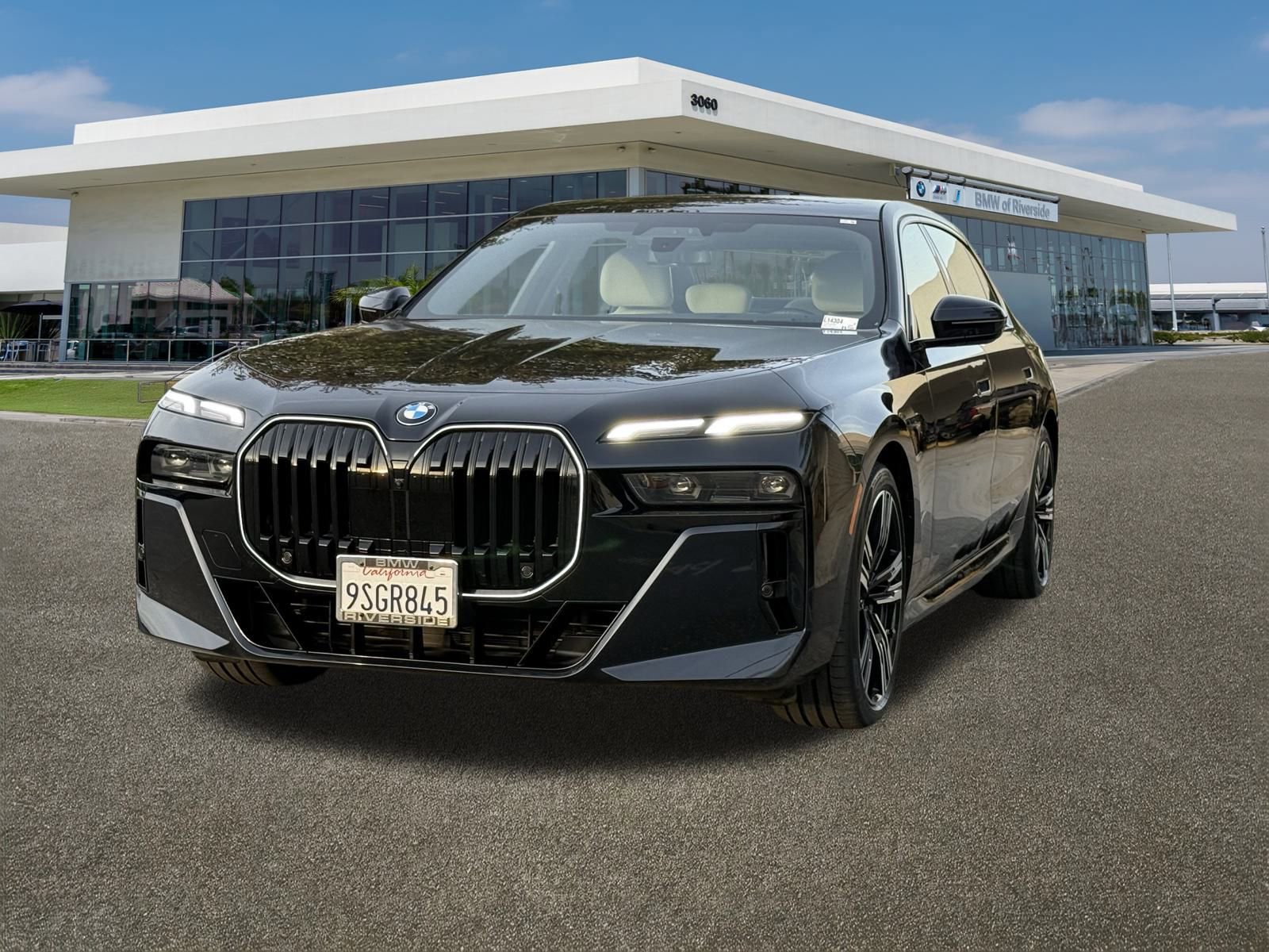 Used 2025 BMW 760i xDrive image 4