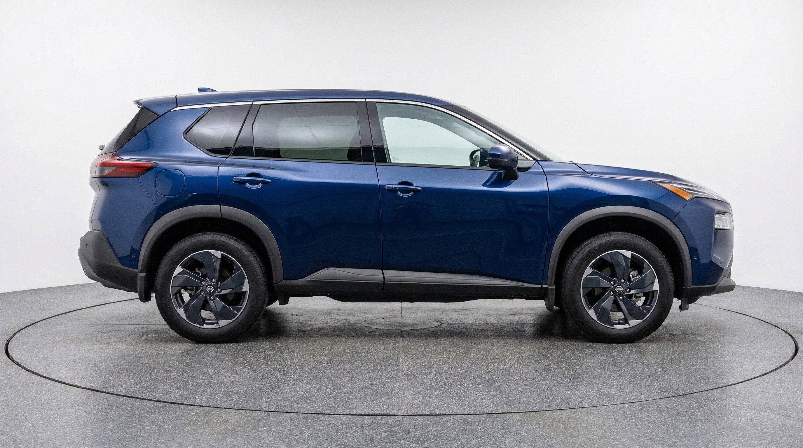 Used 2025 Nissan Rogue SV AWD/4WD image 11