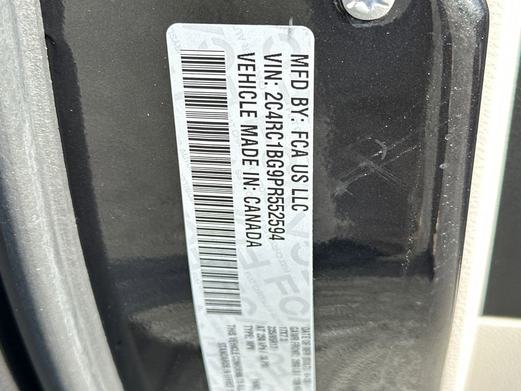 Used 2023 Chrysler Pacifica Touring-L image 33