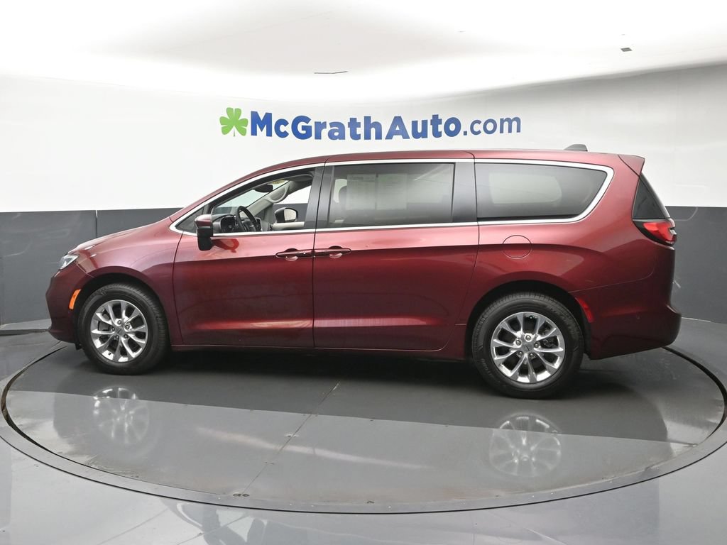 Used 2023 Chrysler Pacifica Touring-L w/ Uconnect Theater Family Group AWD/4WD image 23