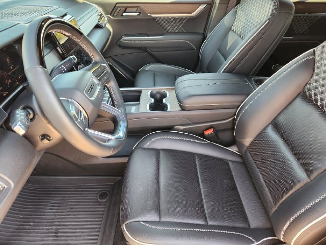 Used 2025 GMC Acadia Denali w/ Super Cruise Package FWD image 13