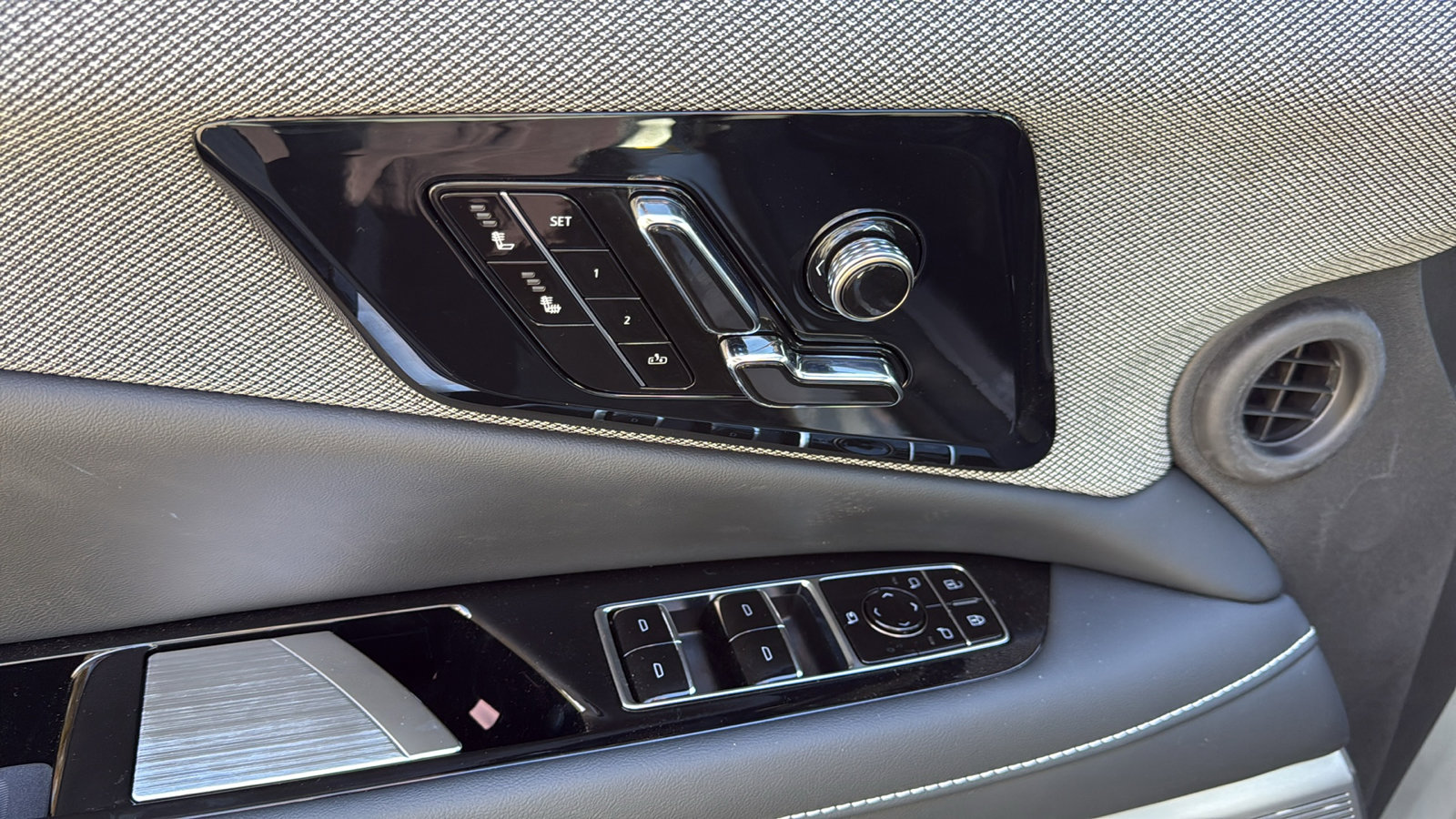 New 2025 Cadillac Optiq Luxury 1 w/ LPO, Floor Liner Package image 11