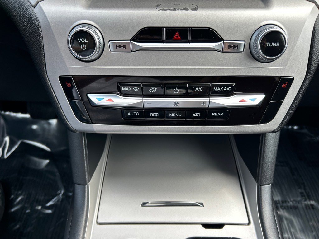 Used 2022 Ford Explorer XLT image 31