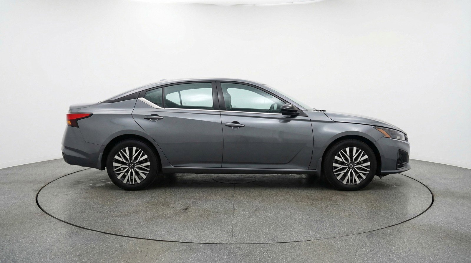 Used 2025 Nissan Altima 2.5 SV image 11