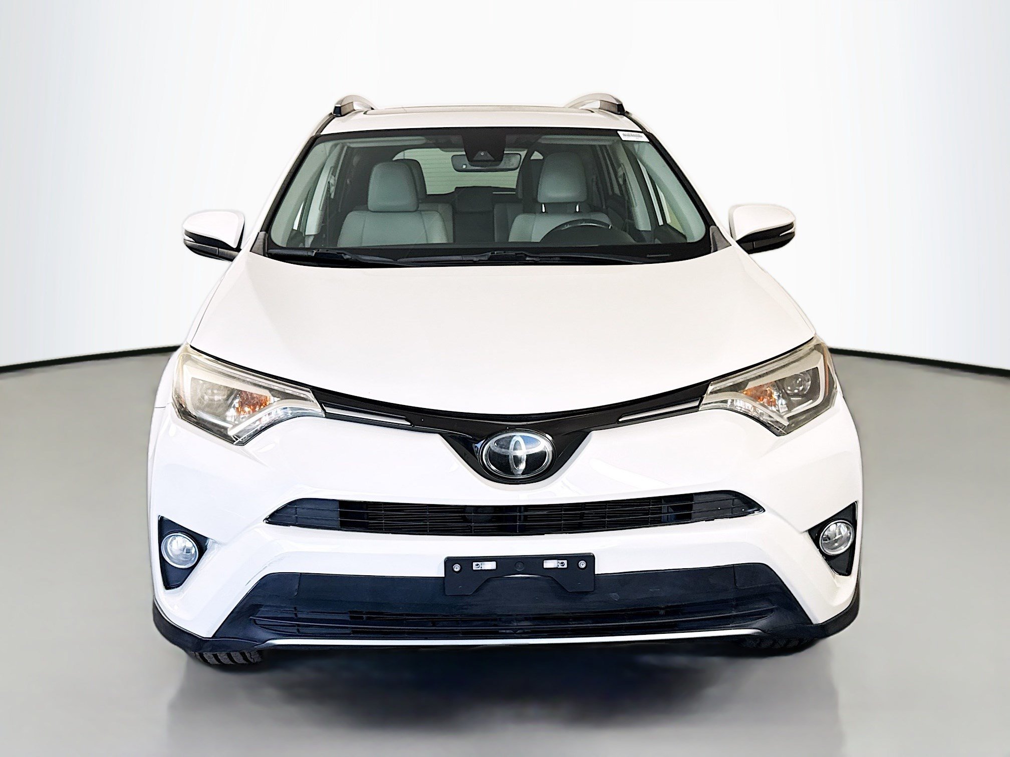 Used 2018 Toyota RAV4 Limited FWD image 2