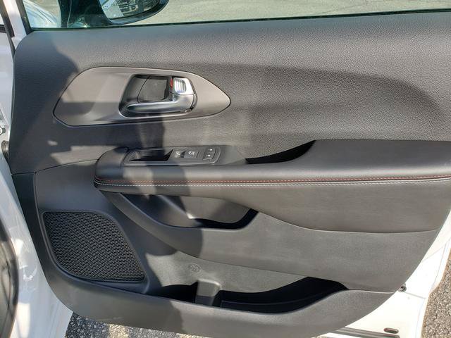 New 2027 Chrysler Pacifica Select FWD image 19