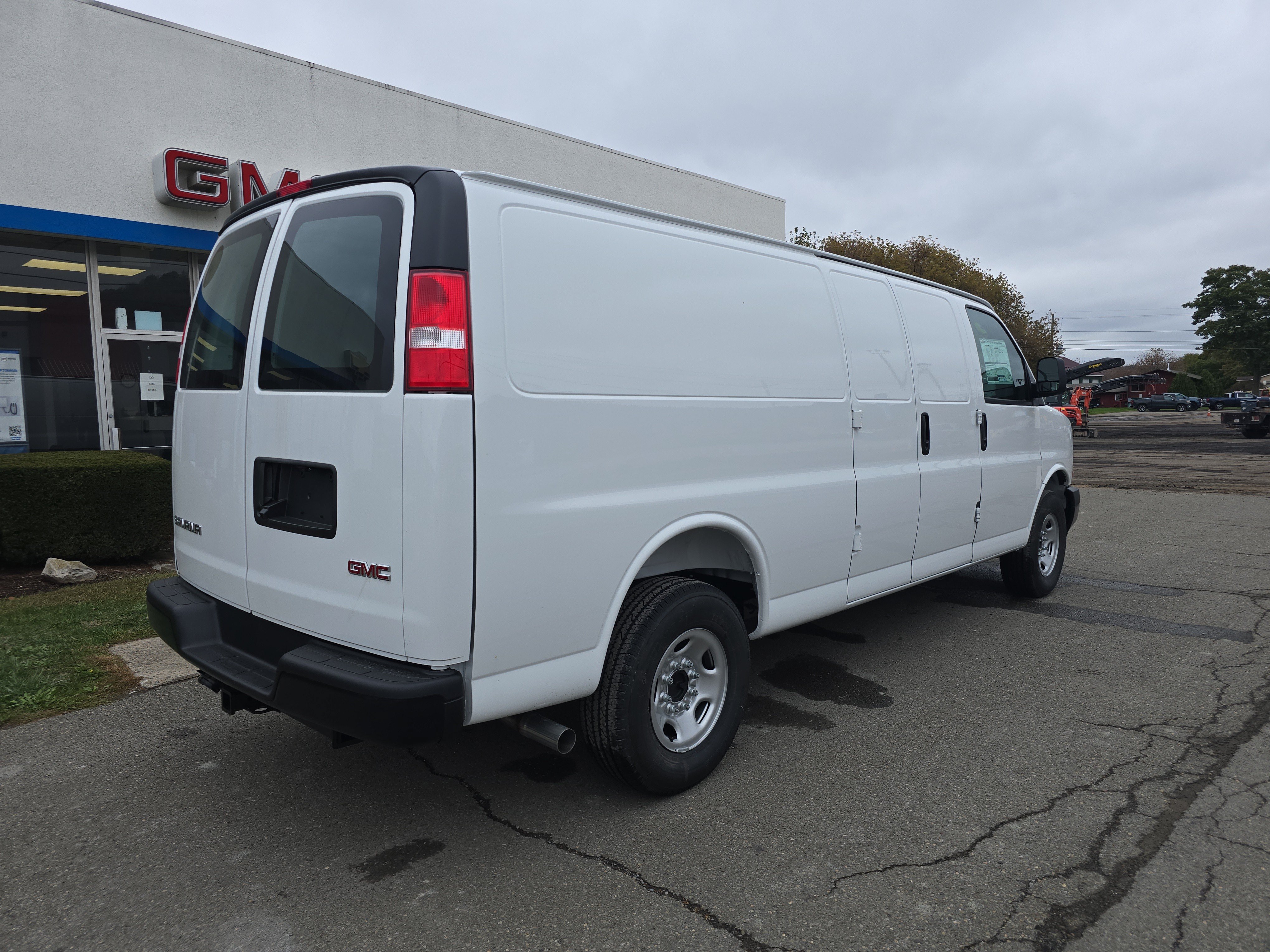 New 2025 GMC Savana 3500 Extended w/ Driver Convenience Package RWD image 3