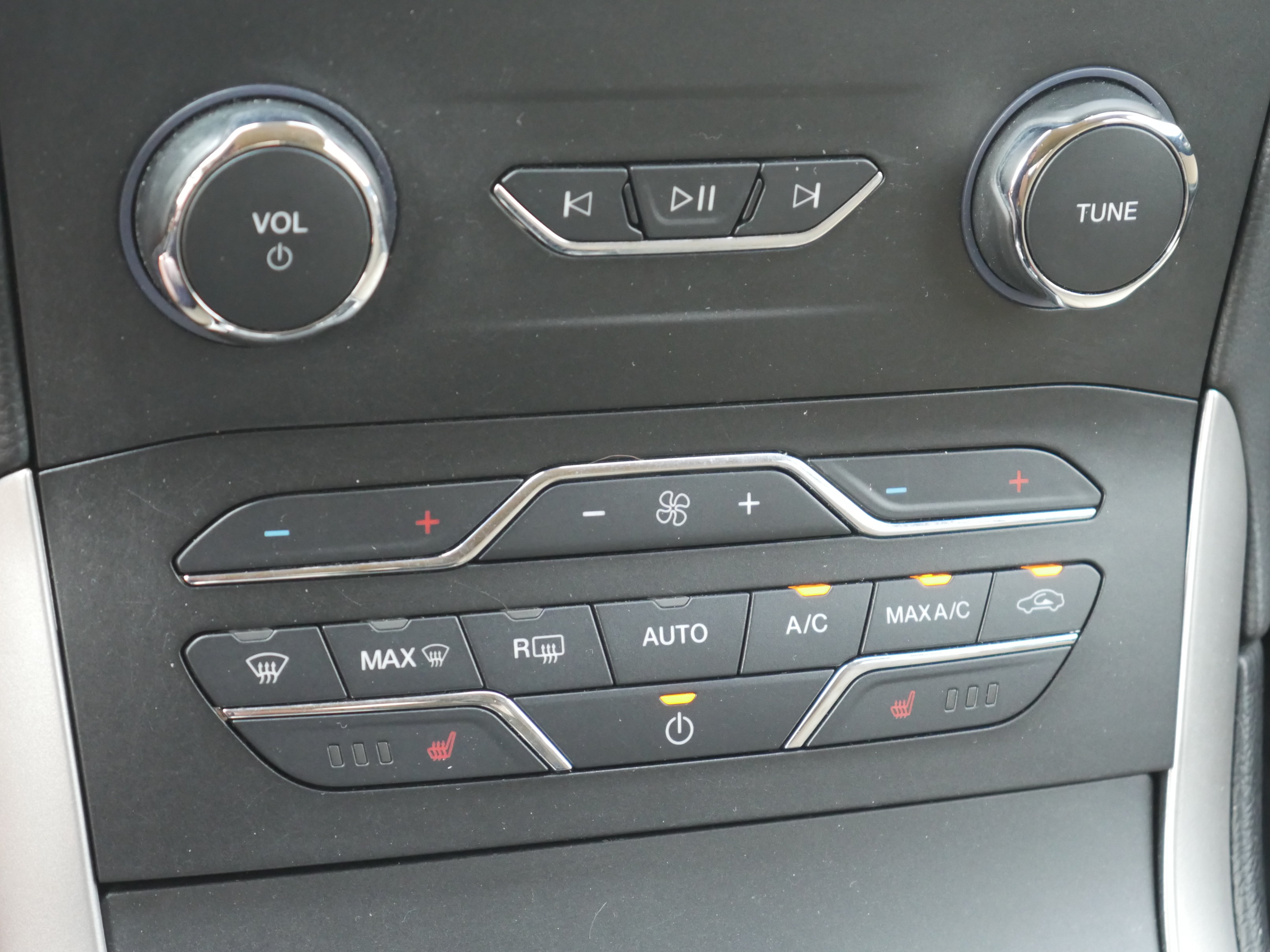 Used 2019 Ford Edge SEL w/ Equipment Group 201A AWD/4WD image 12