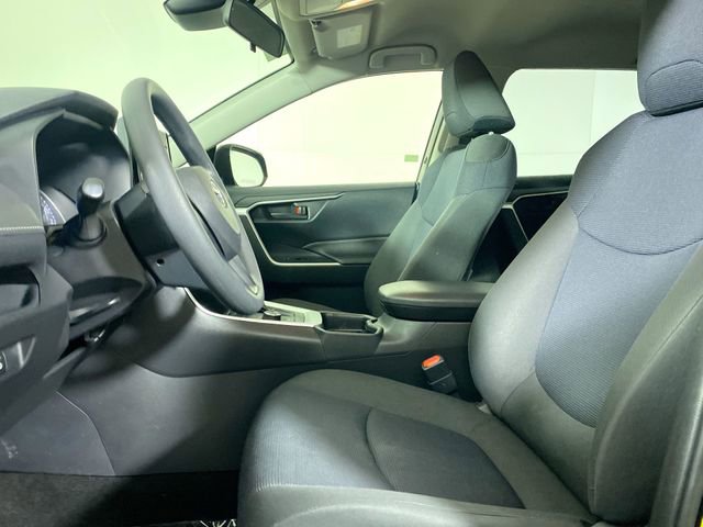 Used 2021 Toyota RAV4 LE image 4
