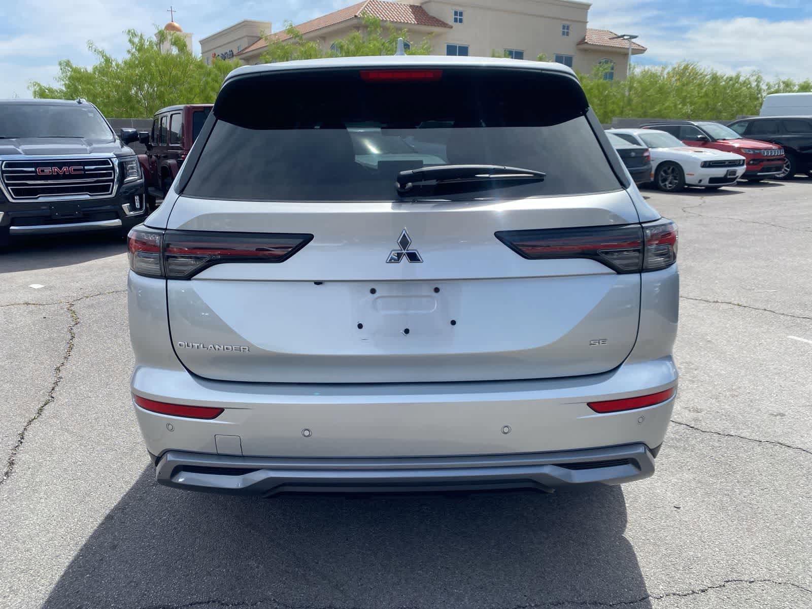 Used 2025 Mitsubishi Outlander SE image 7
