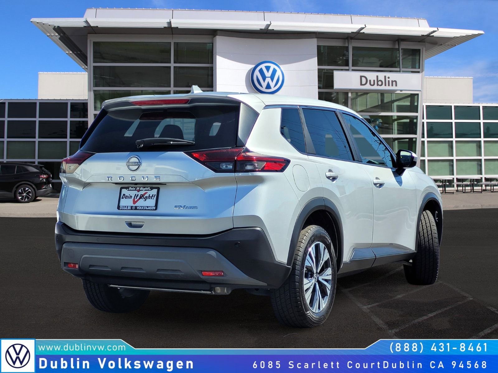 Used 2023 Nissan Rogue SV image 4