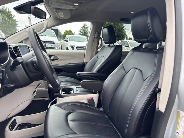 Used 2024 Chrysler Pacifica Limited FWD image 9