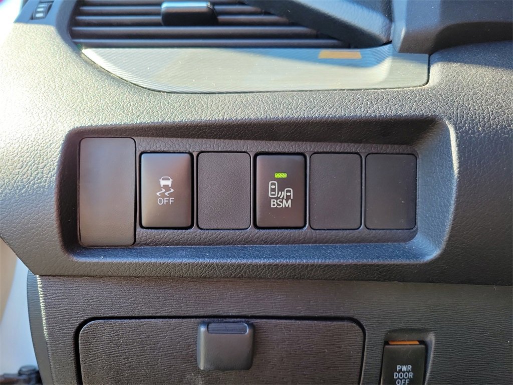 Used 2017 Toyota Sienna SE image 24