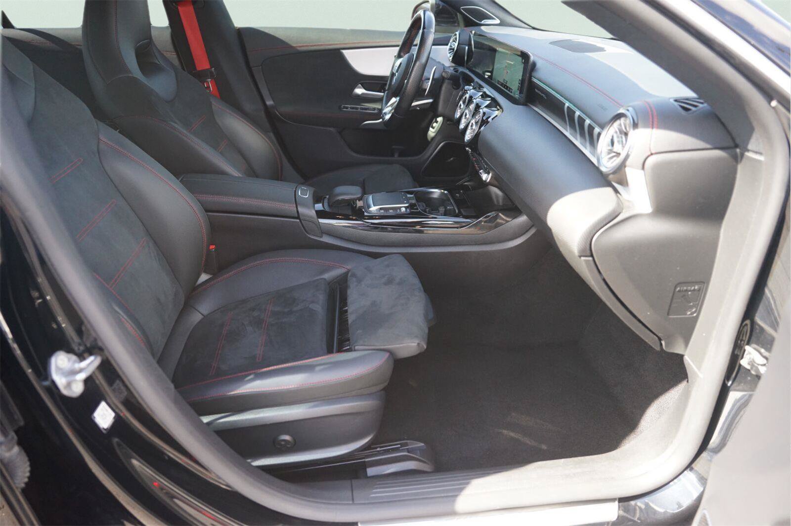 Used 2021 Mercedes-Benz CLA 35 AMG 4MATIC image 19