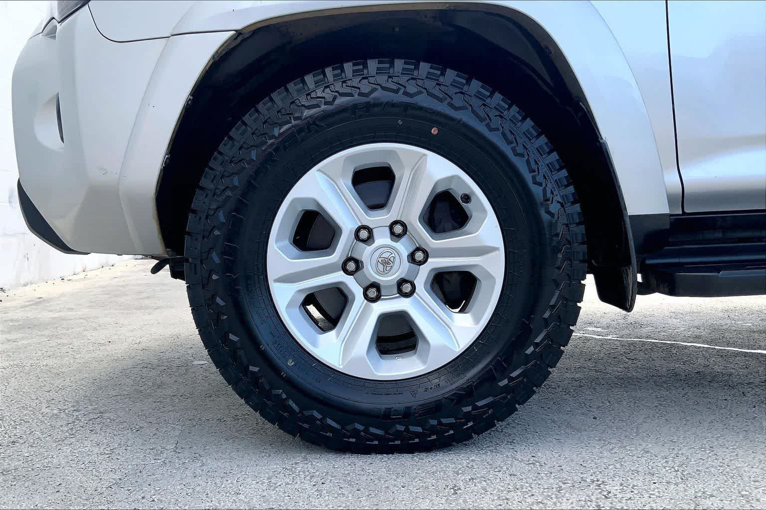 Used 2016 Toyota 4Runner SR5 RWD image 8