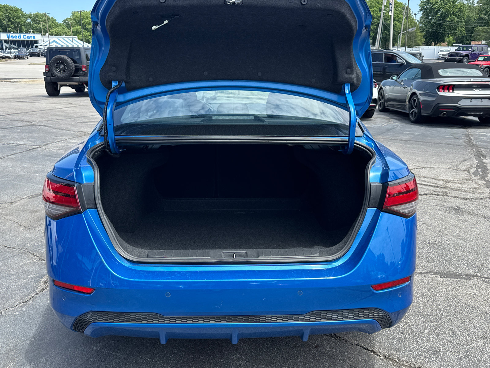 Used 2024 Nissan Sentra SV FWD image 17
