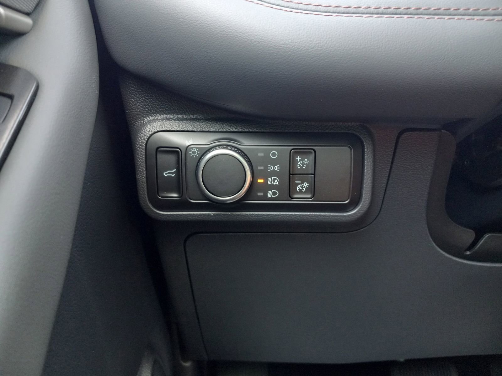 New 2025 Ford Explorer Active image 25