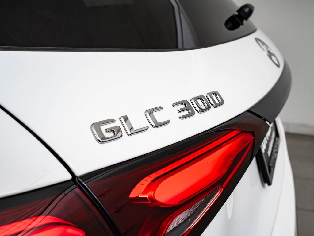 Used 2025 Mercedes-Benz GLC 300 4MATIC image 19